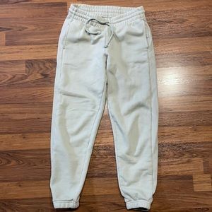 Brand new Aritzia TNA sweats